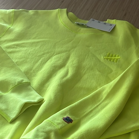 Brand  new with tags undefeated pull over sweat shirt in neon yellow - Picture 7 of 15